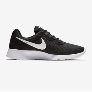 Black & White Nike Tanjun